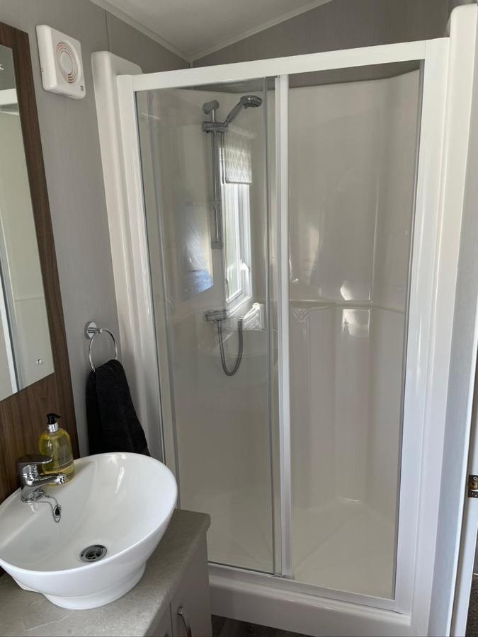 6 Berth Comfy Homely Caravan, Dog Friendly Belton with Browston Exterior foto