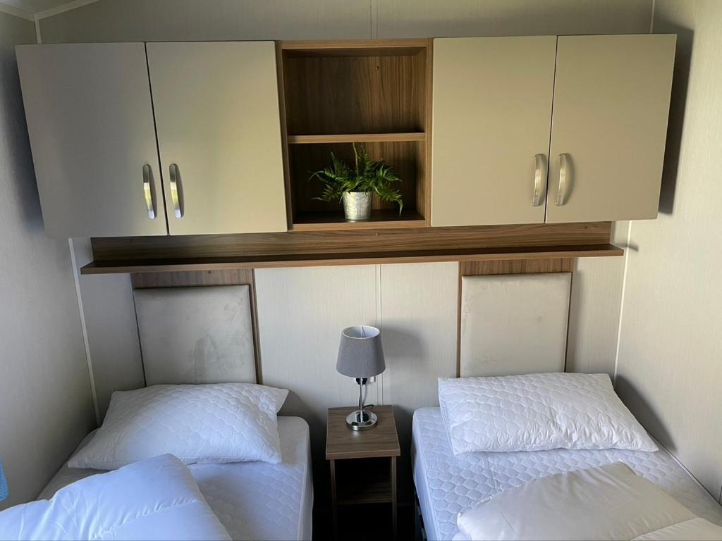 6 Berth Comfy Homely Caravan, Dog Friendly Belton with Browston Exterior foto