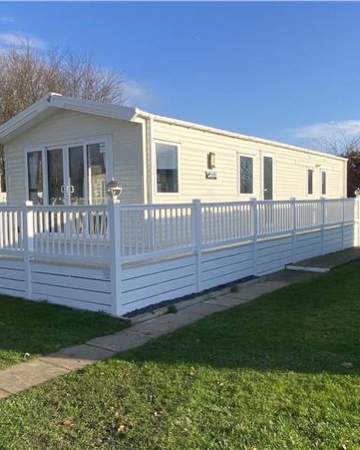 6 Berth Comfy Homely Caravan, Dog Friendly Belton with Browston Exterior foto