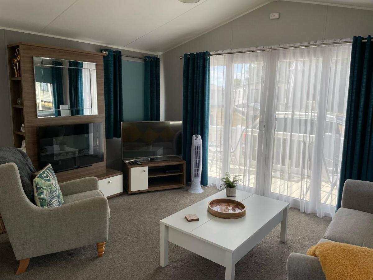 6 Berth Comfy Homely Caravan, Dog Friendly Belton with Browston Exterior foto